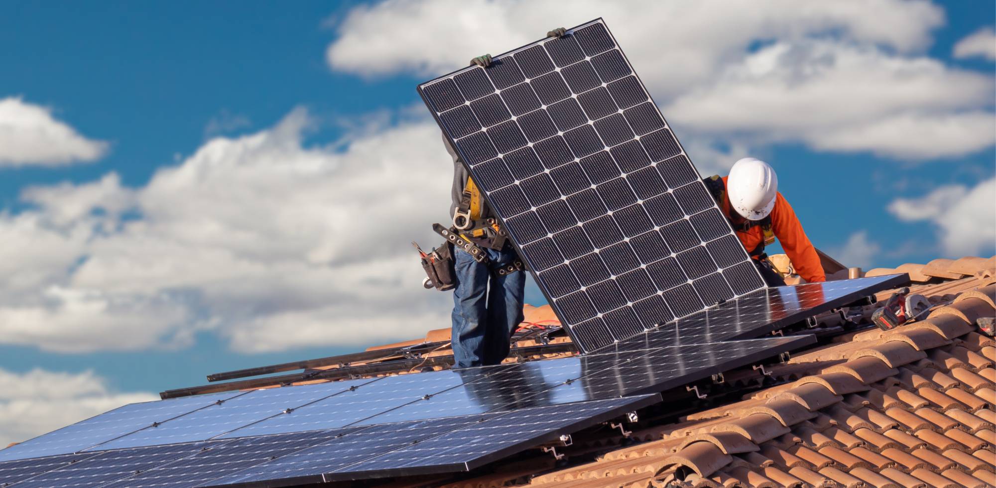 saules elektrostaciju uzstadisana